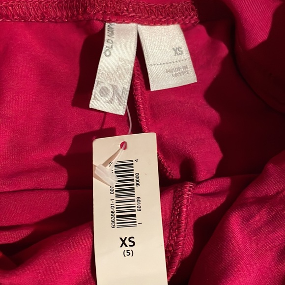 NWT Old Navy XS Capri pants - Picture 2 of 3